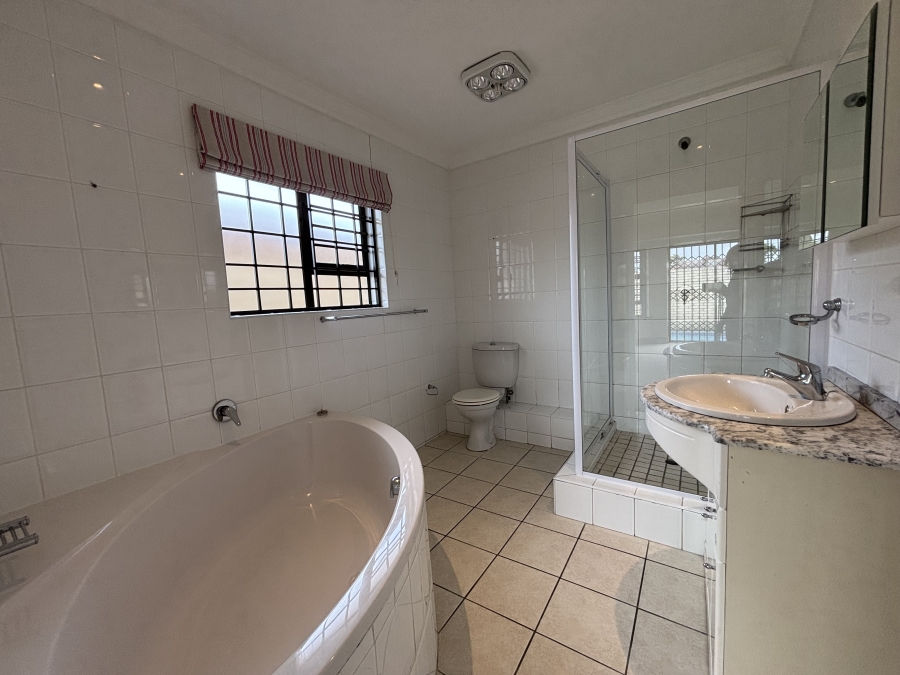 To Let 4 Bedroom Property for Rent in Summerstrand Eastern Cape